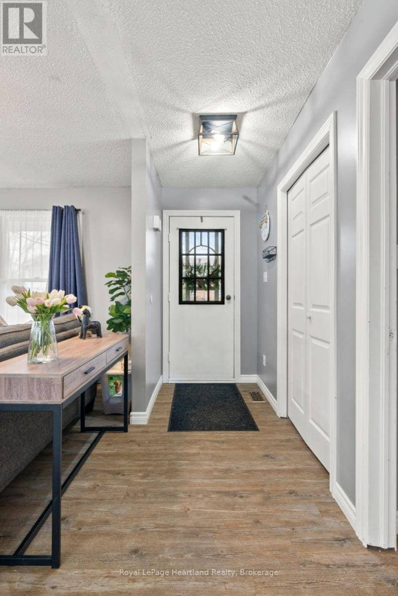 156 John Street N, Minto, photo 8
