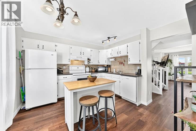 378 Midridge Drive SE — photo 10 of 40