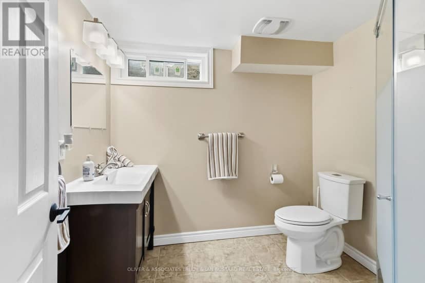 109 McMaster Drive E — photo 23 of 40