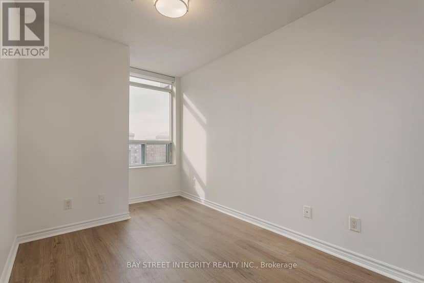 2328 - 3888 Duke Of York Boulevard — photo 19 of 40