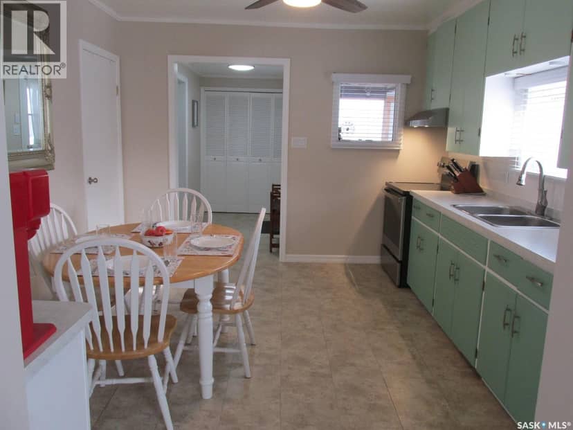 302 Rustad AVENUE — photo 15 of 40