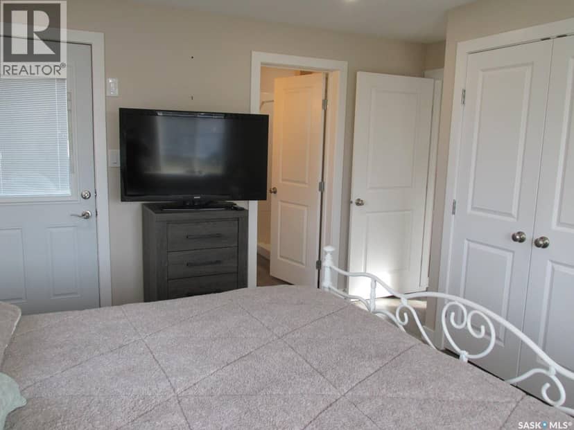 302 Rustad AVENUE — photo 22 of 40