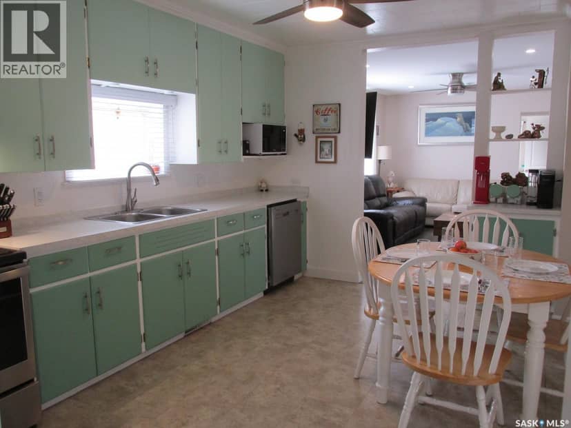 302 Rustad AVENUE — photo 14 of 40
