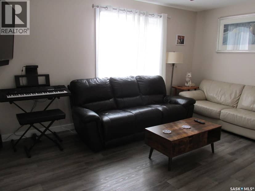 302 Rustad AVENUE — photo 17 of 40