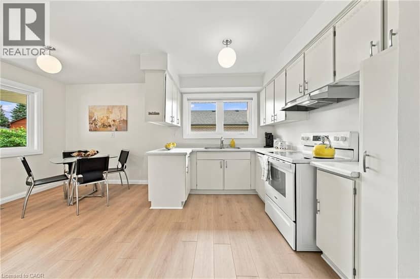 662 DYNES Road — photo 12 of 40