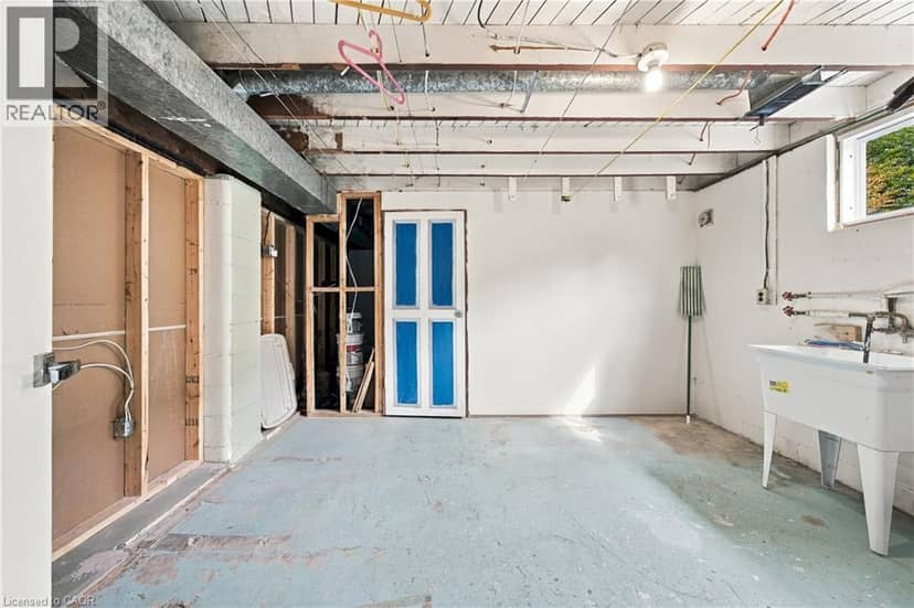 662 DYNES Road — photo 35 of 40