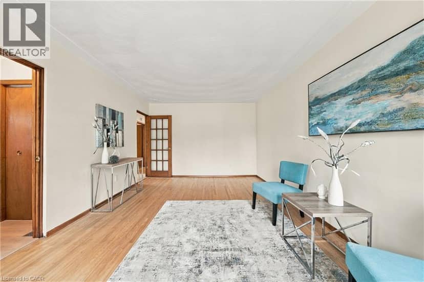 662 DYNES Road, Burlington, photo 8