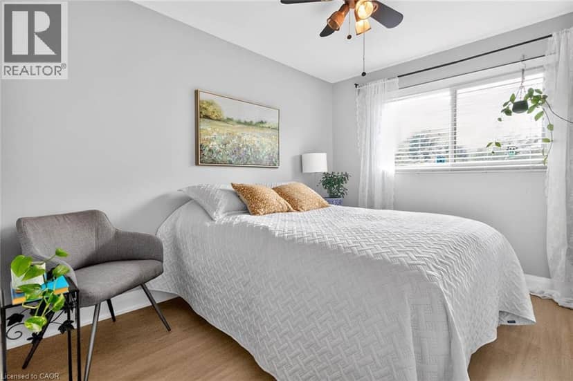 516 KENMARR Crescent — photo 18 of 40