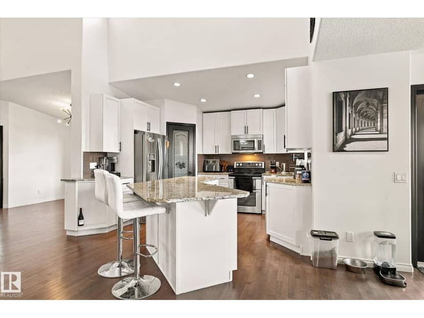 10405 98 ST — photo 10 of 40
