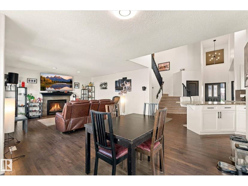 10405 98 ST — photo 18 of 40