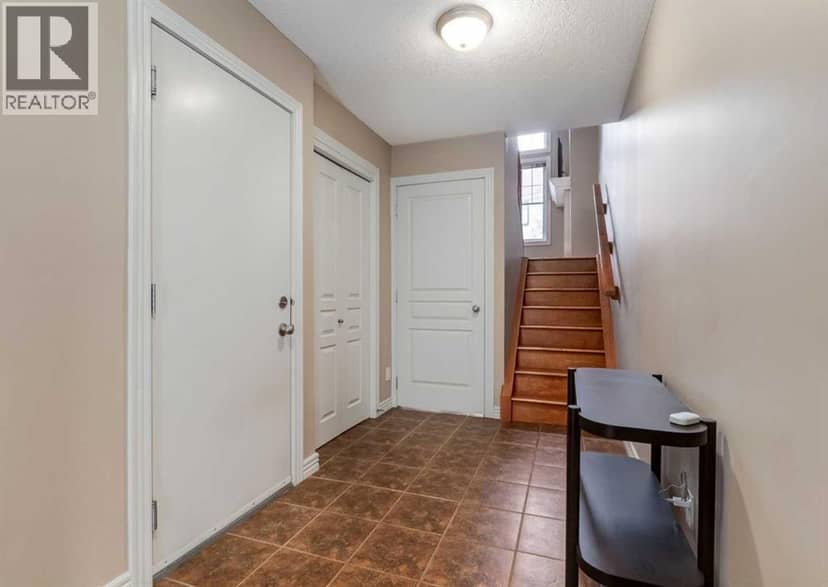12 Royal Oak Lane NW, Calgary, photo 4