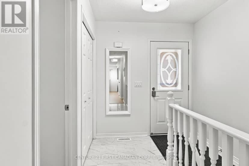 23 - 20 Kernohan Parkway, London South, photo 2
