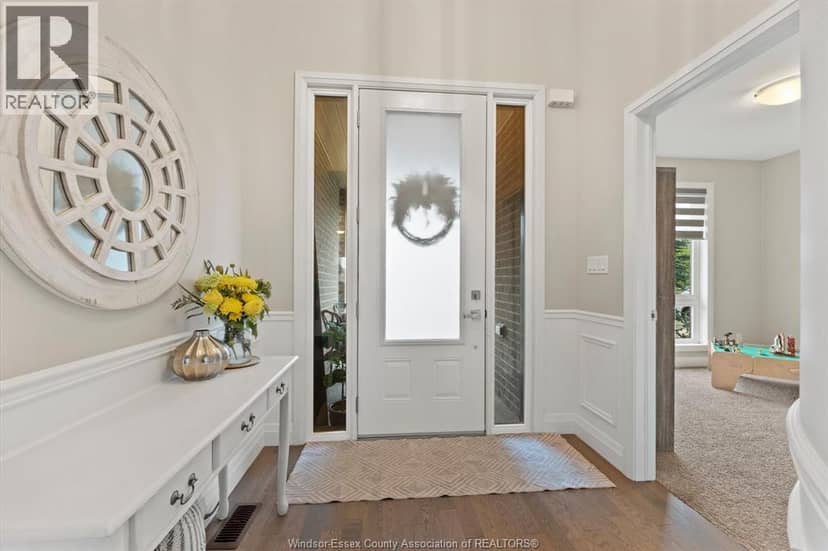 209 Mullen Crescent — photo 4 of 32