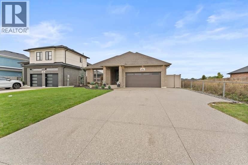 209 Mullen Crescent — photo 3 of 32
