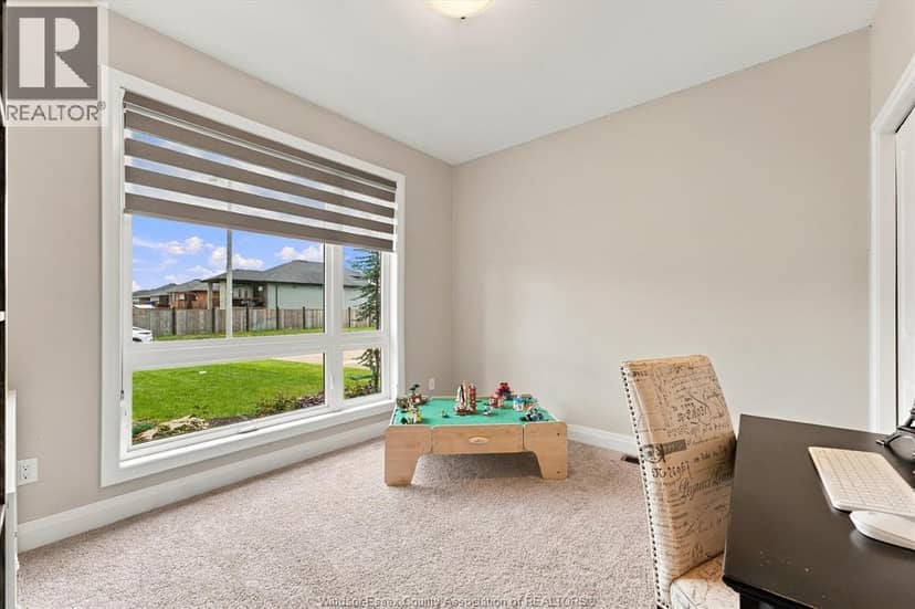 209 Mullen Crescent — photo 14 of 32