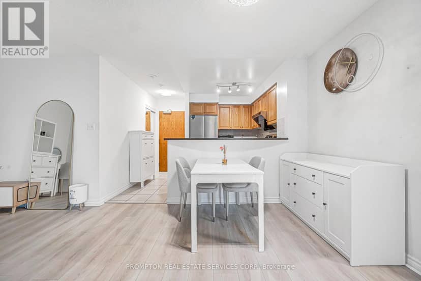 807 - 7 Lorraine Drive — photo 15 of 25