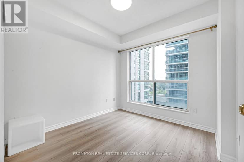 807 - 7 Lorraine Drive — photo 18 of 25