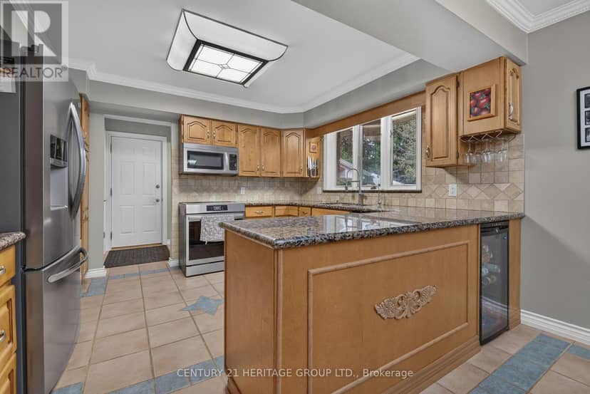 1 Arthur Evans Crescent — photo 21 of 40