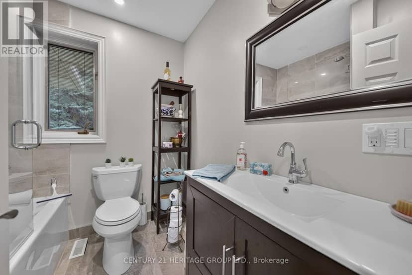 1 Arthur Evans Crescent — photo 28 of 40