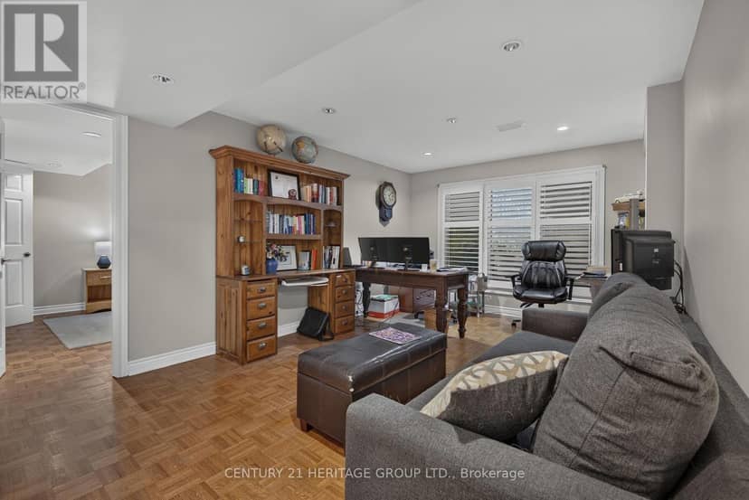 1 Arthur Evans Crescent — photo 37 of 40