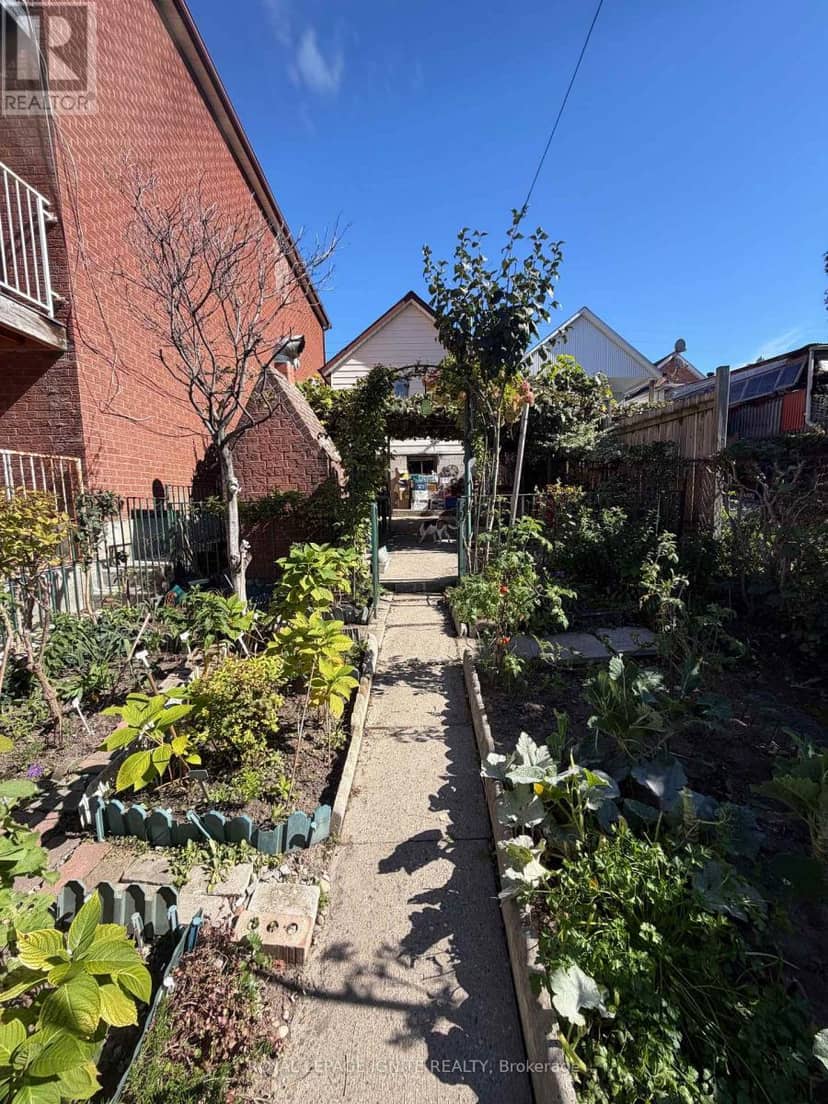 40 Avon Avenue, Toronto, photo 3