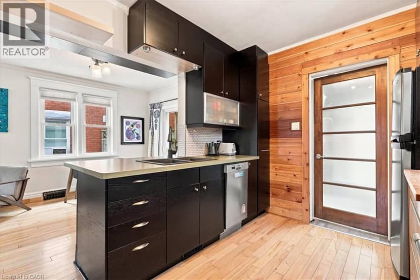 40 GUELPH Street — photo 9 of 33