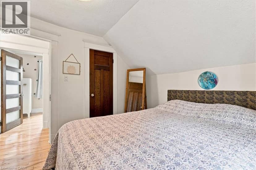 40 GUELPH Street — photo 22 of 33