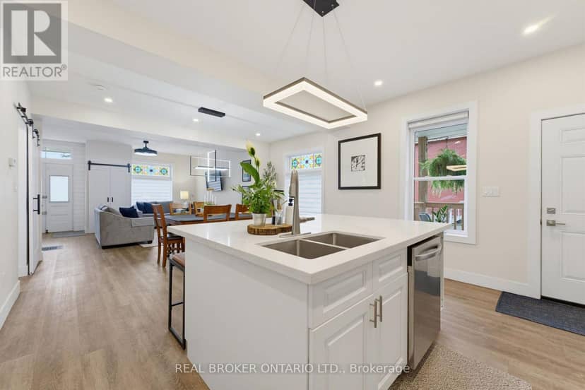 118 Clarence Street — photo 12 of 30
