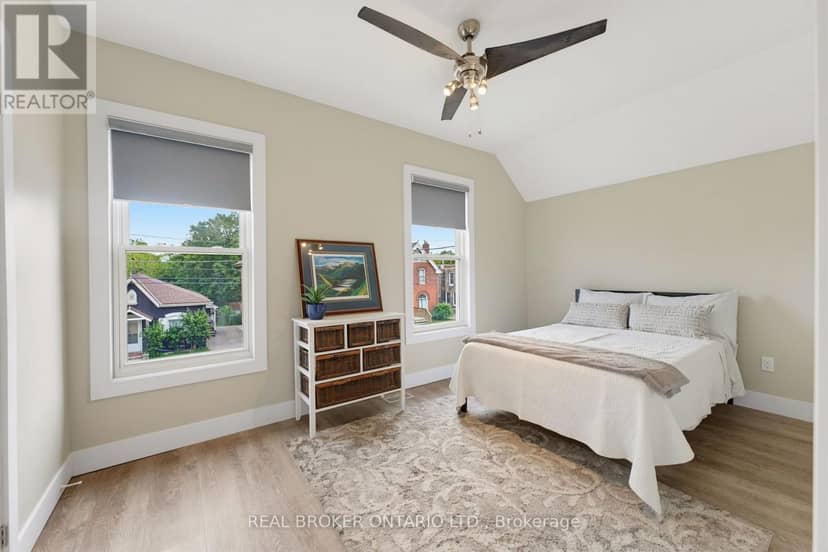118 Clarence Street — photo 18 of 30