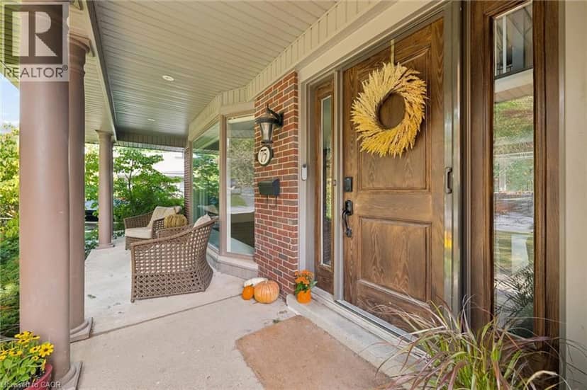 75 LYON Avenue — photo 4 of 37