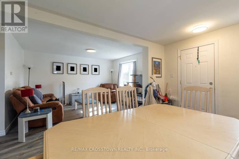86 Victoria Street, Barrie, photo 4