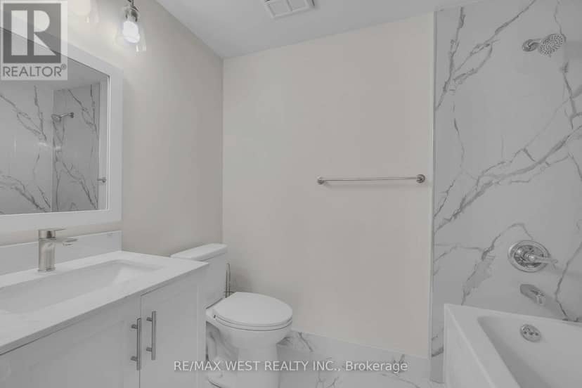 1710 - 220 Burnhamthorpe Road W — photo 20 of 39