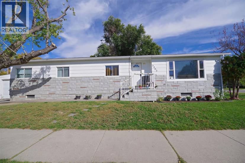 5203 42 Avenue, Taber, photo 3