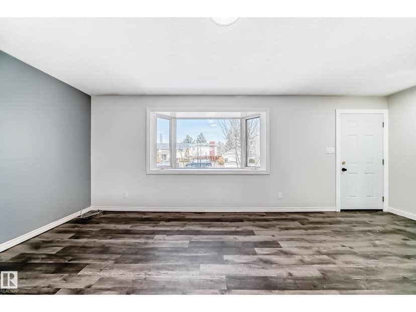 8615 42A AV NW — photo 13 of 39