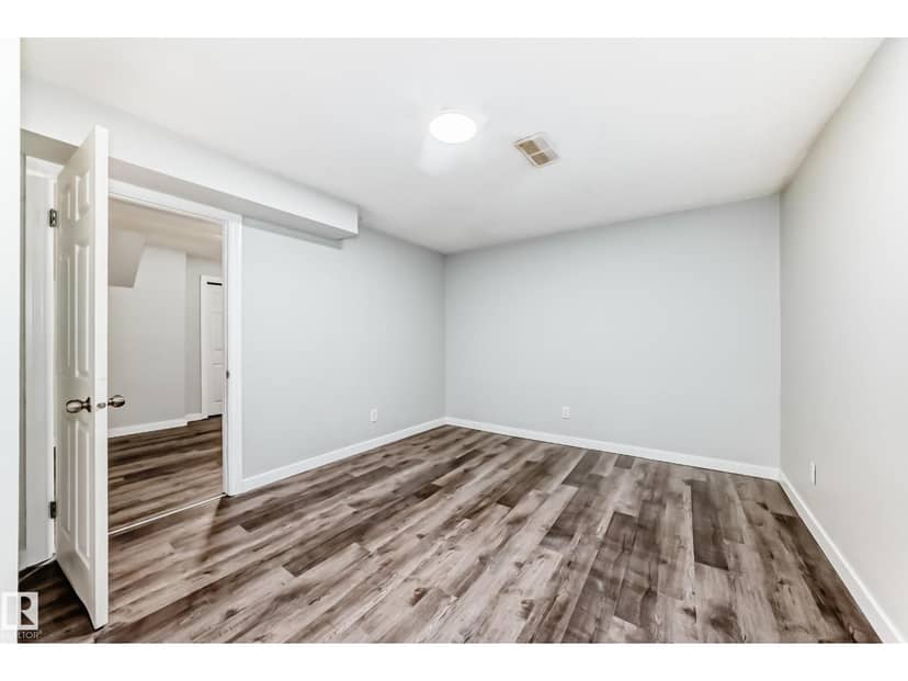 8615 42A AV NW — photo 31 of 39