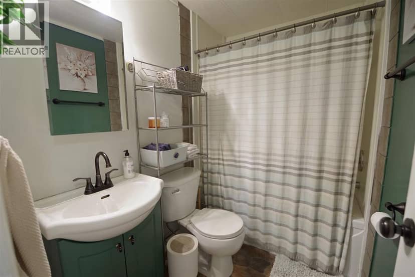 5203 42 Avenue — photo 18 of 40