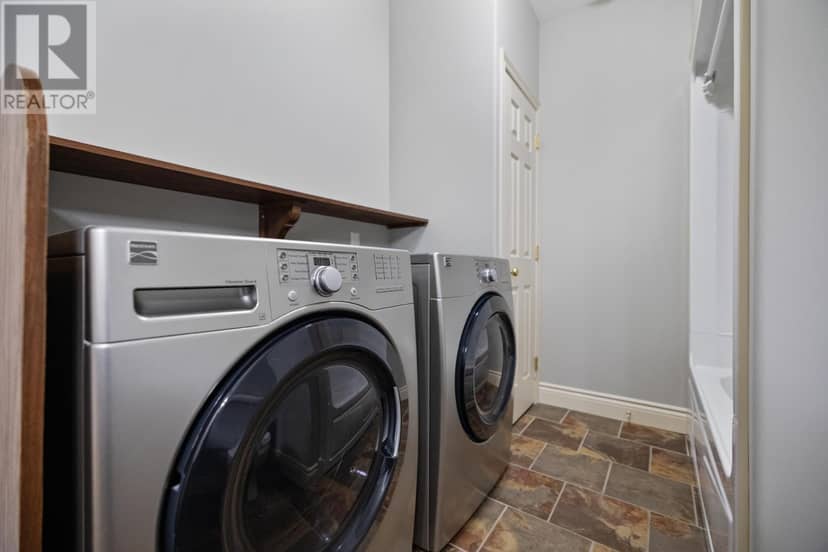 302 111 Richmond Street — photo 28 of 36