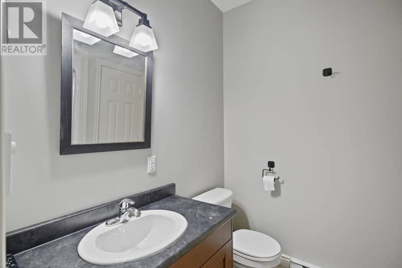 302 111 Richmond Street — photo 23 of 36