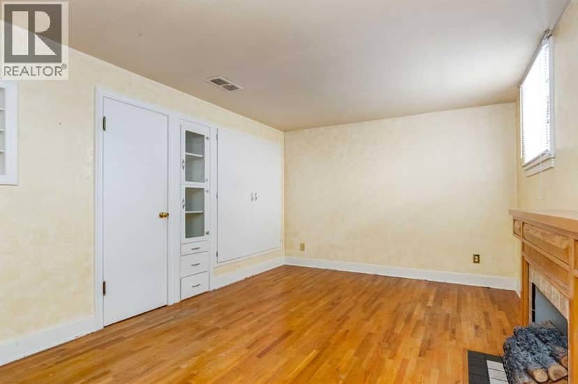 827 17 Avenue NW — photo 23 of 30