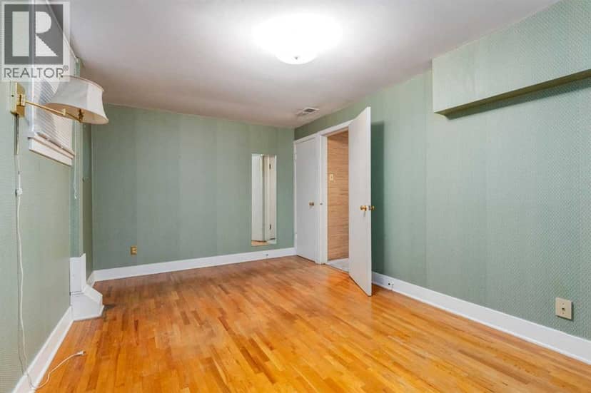 827 17 Avenue NW — photo 26 of 30