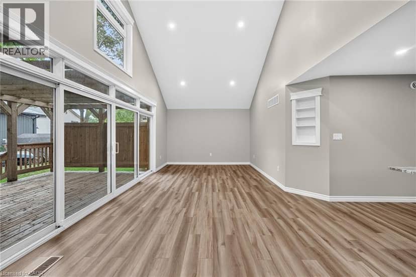 52 QUEEN Street — photo 18 of 40
