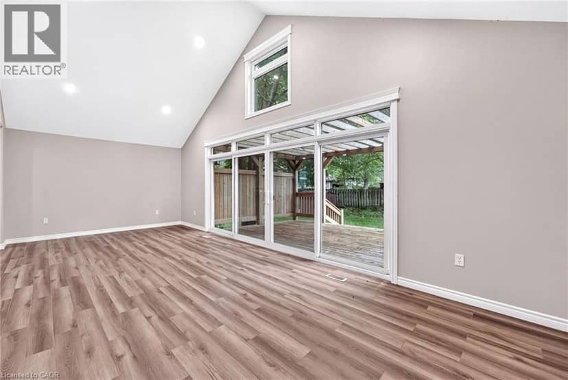 52 QUEEN Street — photo 21 of 40