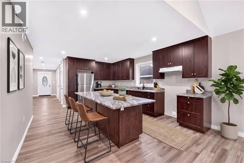 52 QUEEN Street — photo 10 of 40