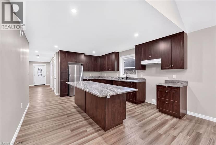 52 QUEEN Street — photo 11 of 40
