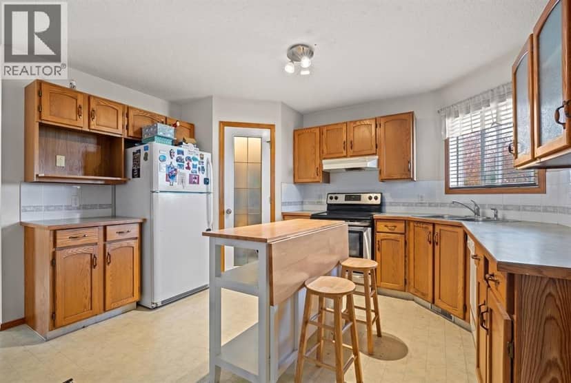 92 Del Ray Close NE — photo 12 of 28