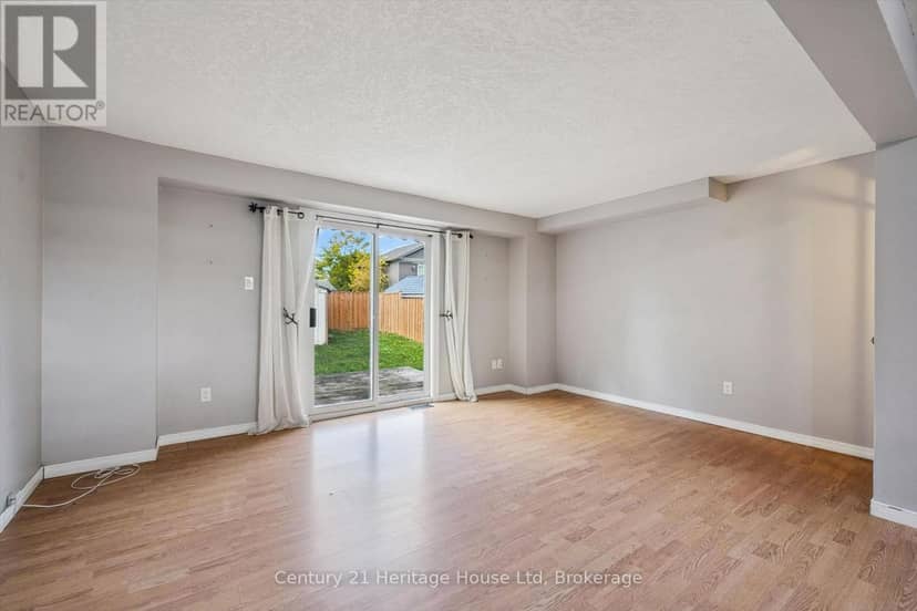 279 Strathallan Street — photo 15 of 37