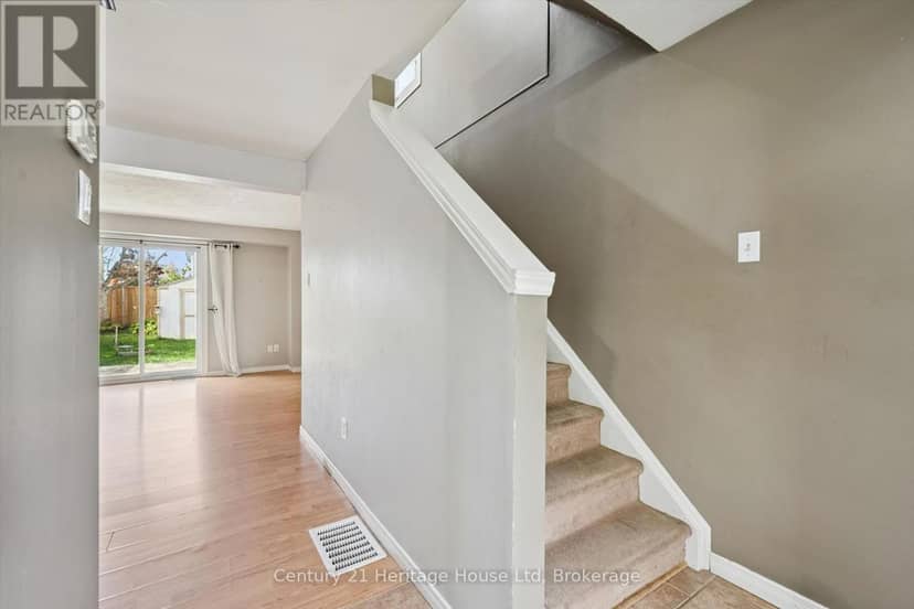 279 Strathallan Street — photo 19 of 37