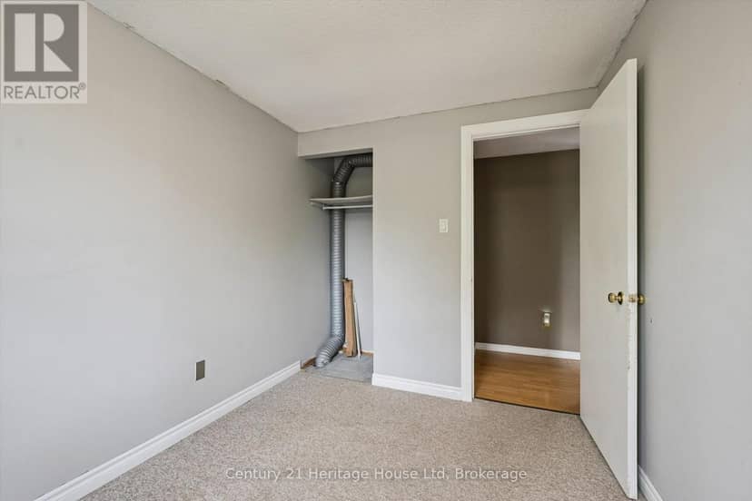 279 Strathallan Street — photo 24 of 37
