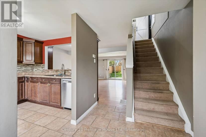 279 Strathallan Street — photo 7 of 37