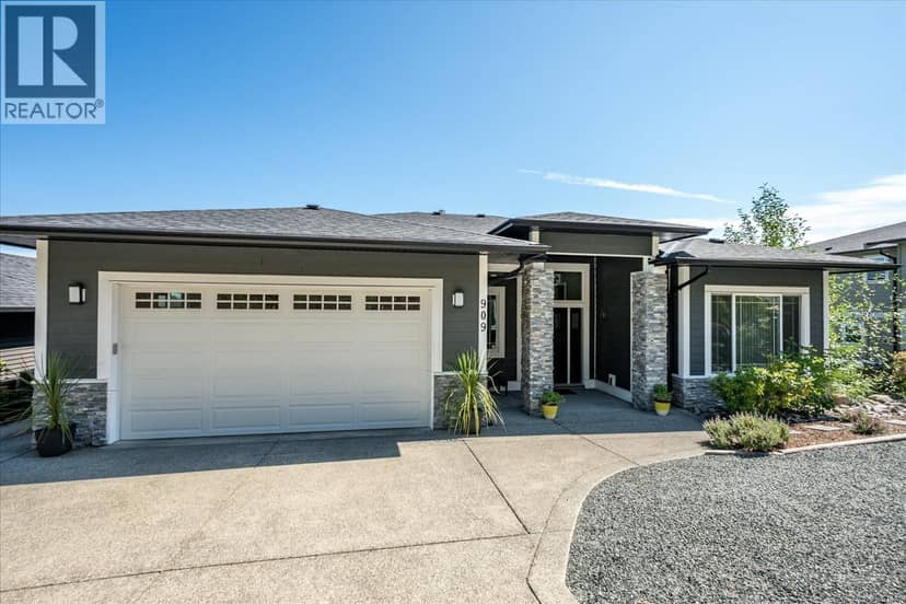 909 Hanington Rd, Ladysmith